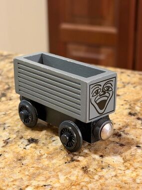 THOMAS & FRIENDS WOODEN RAILWAY TRAIN TROUBLESOME TRUCK HTF vintage